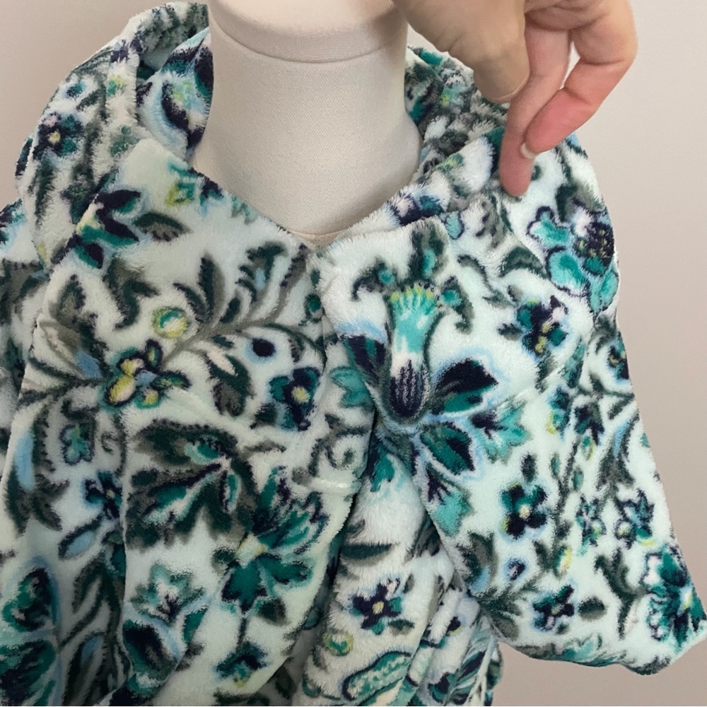 Vera Bradley Robe Hooded Plush Cozy Thick Pockets Belted Blue Green Cloud Vine - Picture 3 of 14
